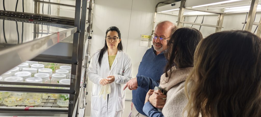 Visita de Miguel Sierra al CRAG