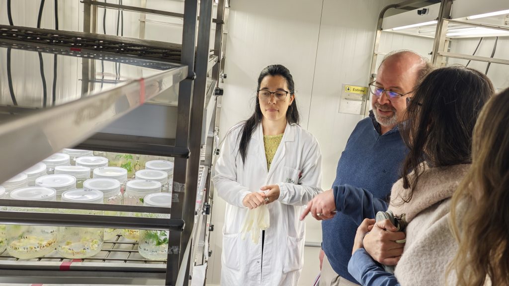 Visita de Miguel Sierra al CRAG